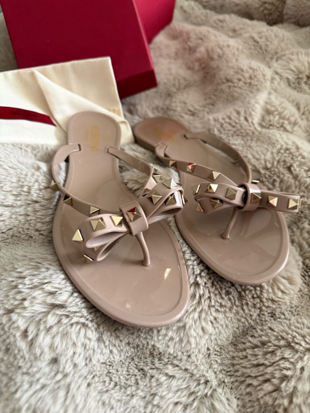 Valentino Garavani Rockstud Rubber Slippers - Picture 5 of 8